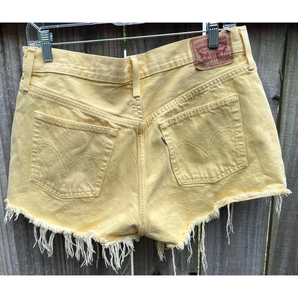 Levi's 501 Yellow Cut Off Jean Frayed Button fly Shorts 31 - Picture 2 of 9